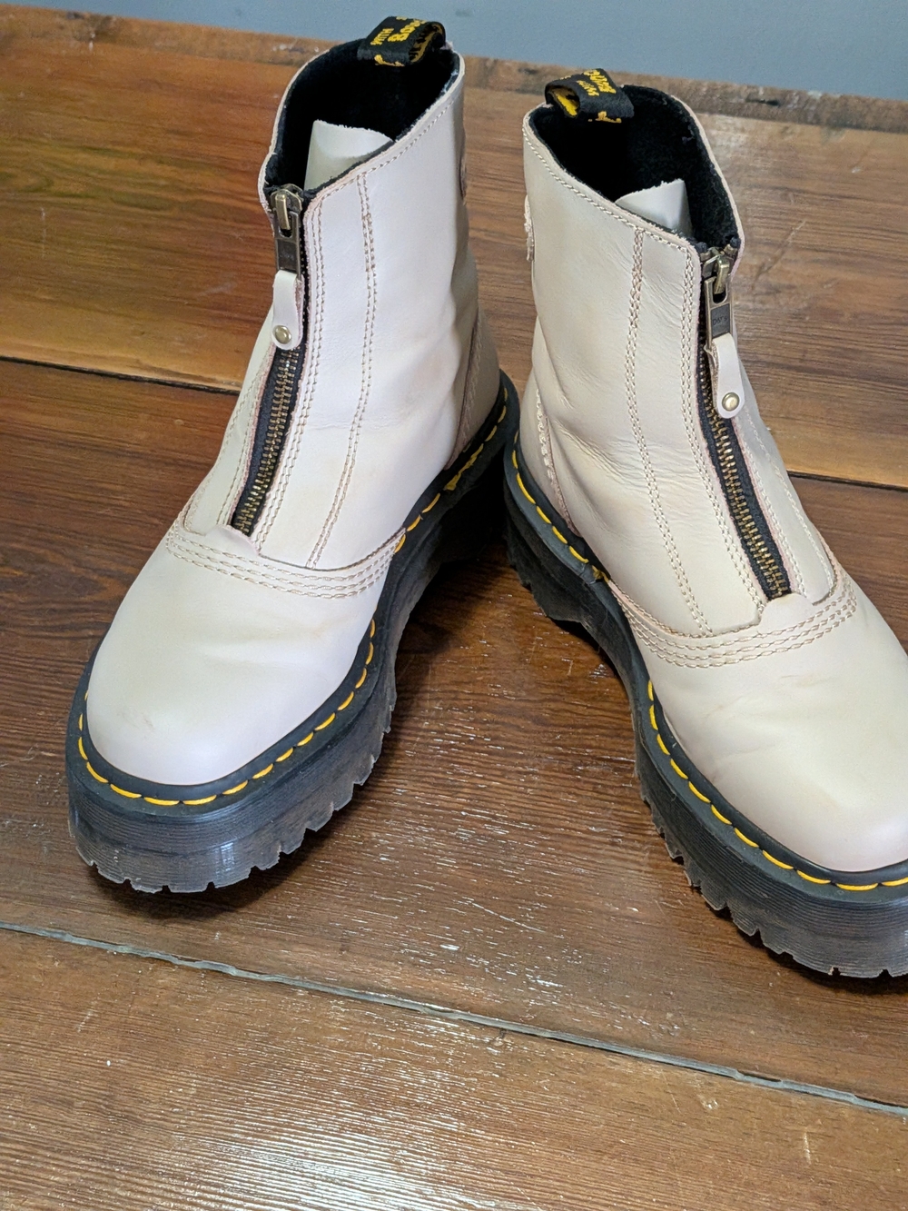 Dr. Martens Cream Colored Leather Zip Front Platform Ankle Boots 38/7